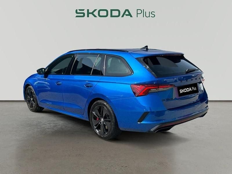 Usado Skoda Octavia RS 245 CV (180 kW) 2024 Azul Familiar