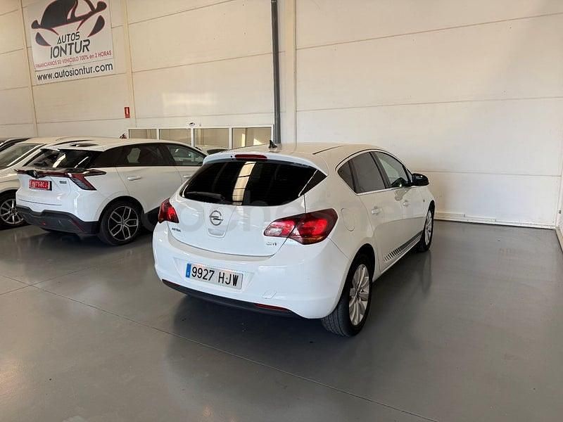 Usado Opel Astra Excellence 125 CV (91 kW) 2012 Blanco Berlina