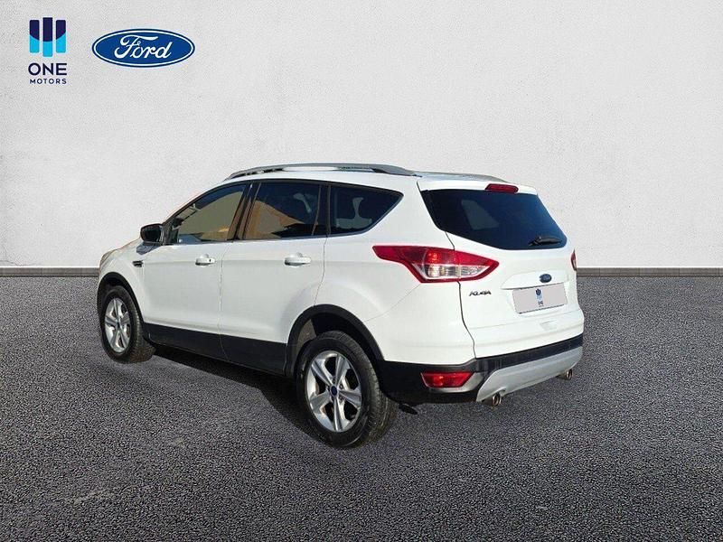 Usado Ford Kuga Trend 120 CV (88 kW) 2016 Blanco SUV