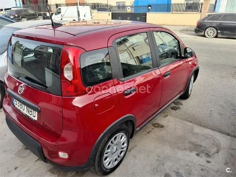 Usado Fiat Panda 70 CV (51 kW) 2025 Rojo Utilitario