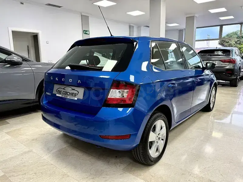 Usado Skoda Fabia Active 95 CV (69 kW) 2021 Azul Utilitario