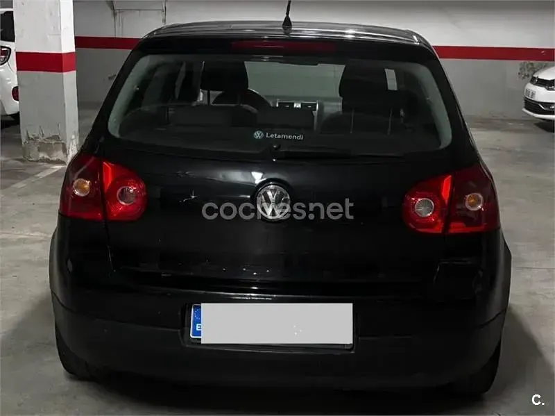 Usado VW Golf V Highline 105 CV (77 kW) 2007 Negro Berlina