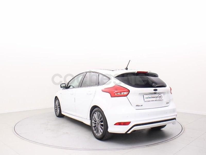Usado Ford Focus ST-Line 125 CV (91 kW) 2017 Blanco Berlina