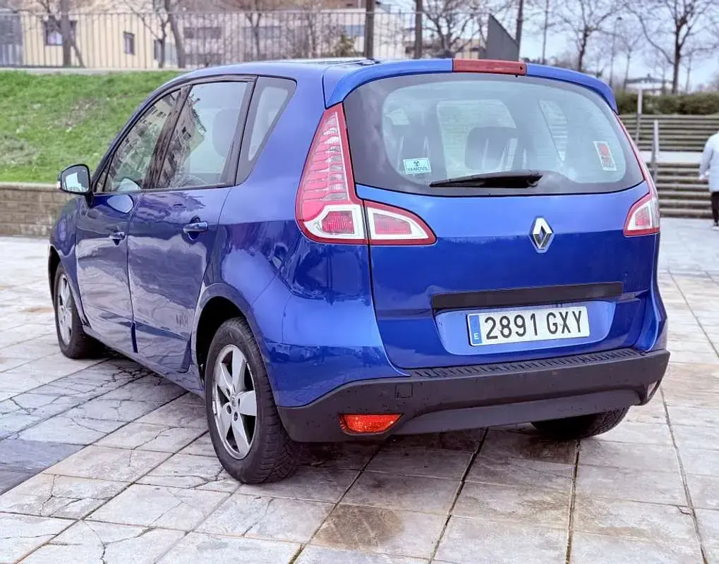 Usado Renault Scenic E-Tech Dynamique 106 CV (77 kW) 2010 Azul Monovolumen
