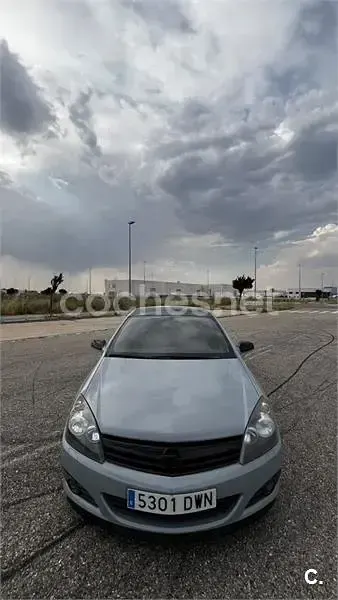 Usado Opel Astra GTC Sport 150 CV (110 kW) 2006 Gris / plata Berlina