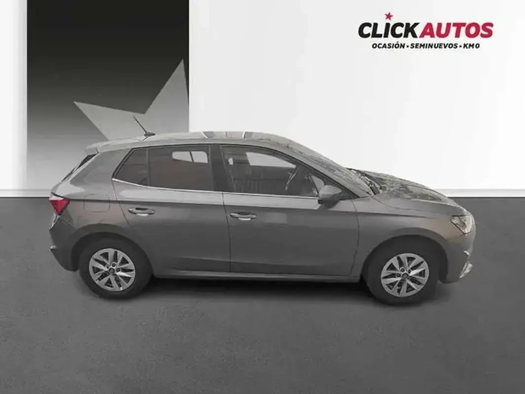 Usado Skoda Fabia Selection 95 CV (69 kW) 2025 Gris Utilitario