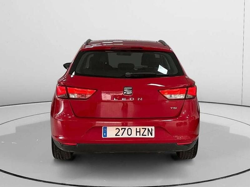 Usado Seat Leon Reference 111 CV (81 kW) 2014 Rojo Familiar
