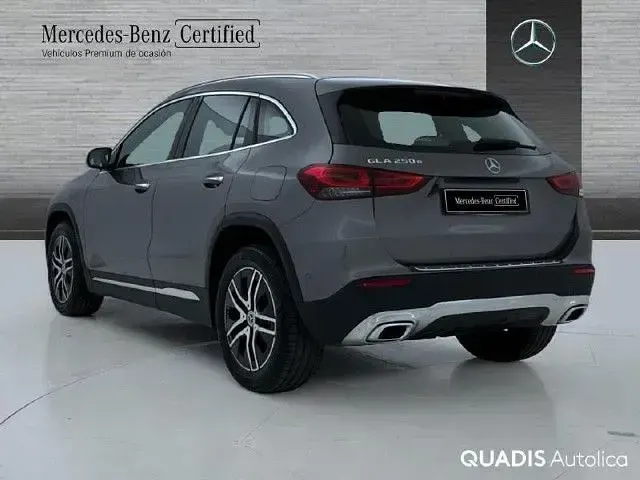 Usado Mercedes GLA250 Progressive 218 CV (160 kW) 2022 Gris montaña SUV