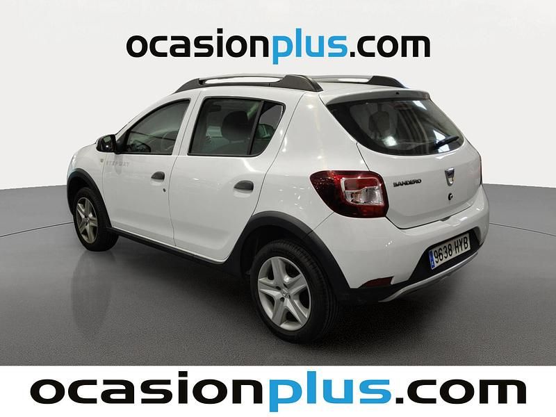 Usado Dacia Sandero Stepway 90 CV (66 kW) 2014 Blanco Utilitario