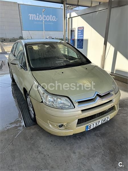 Usado Citroën C4 VTR Sport 110 CV (80 kW) 2005 Amarillo Berlina