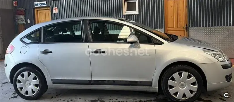 Usado Citroën C4 92 CV (67 kW) 2005 Gris / plata Berlina