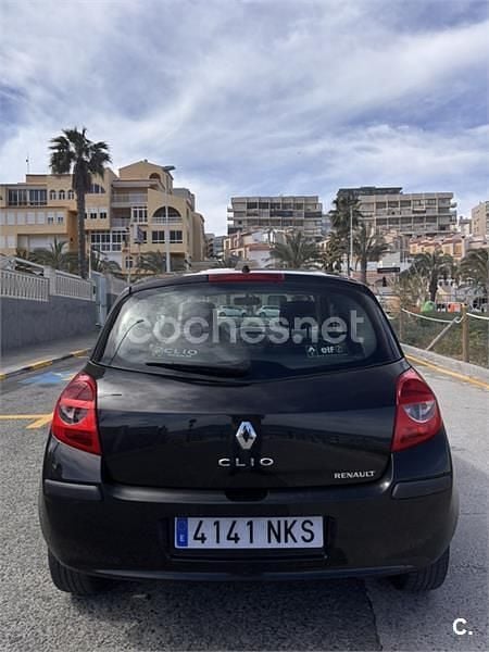 Usado Renault Clio II Authentique 75 CV (55 kW) 2006 Negro Berlina