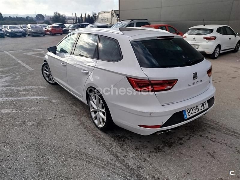 Usado Seat Leon ST FR 184 CV (135 kW) 2017 Blanco Familiar