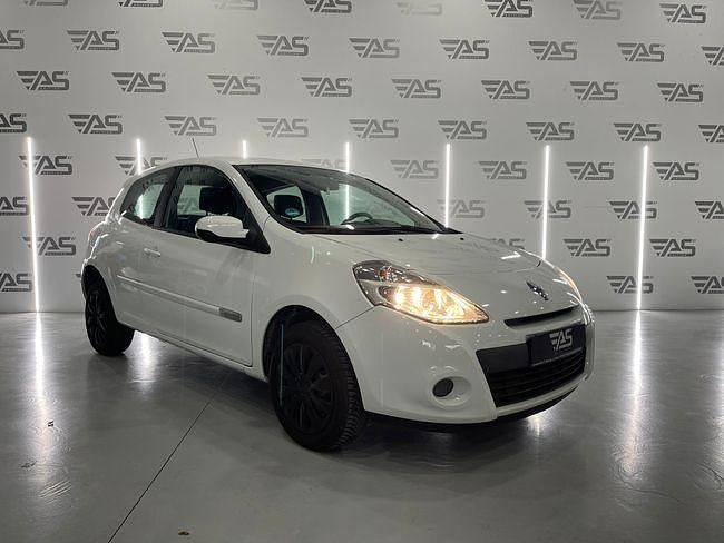 Usado Renault Clio IV Authentique 75 CV (55 kW) 2013 Blanco Utilitario