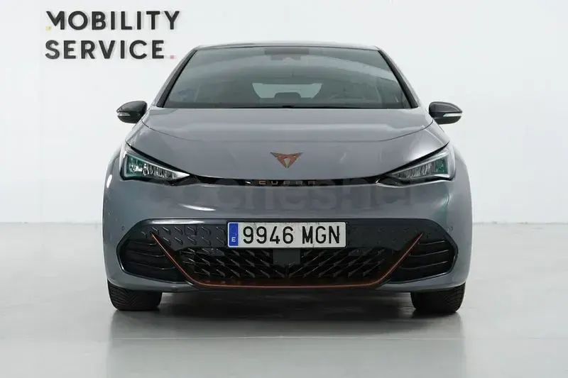 Usado Cupra Born e-Boost 169 kW (231 CV) 2023 Gris Utilitario