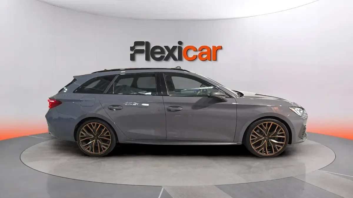 Usado Cupra Leon VZ 300 CV (220 kW) 2022 Gris Utilitario