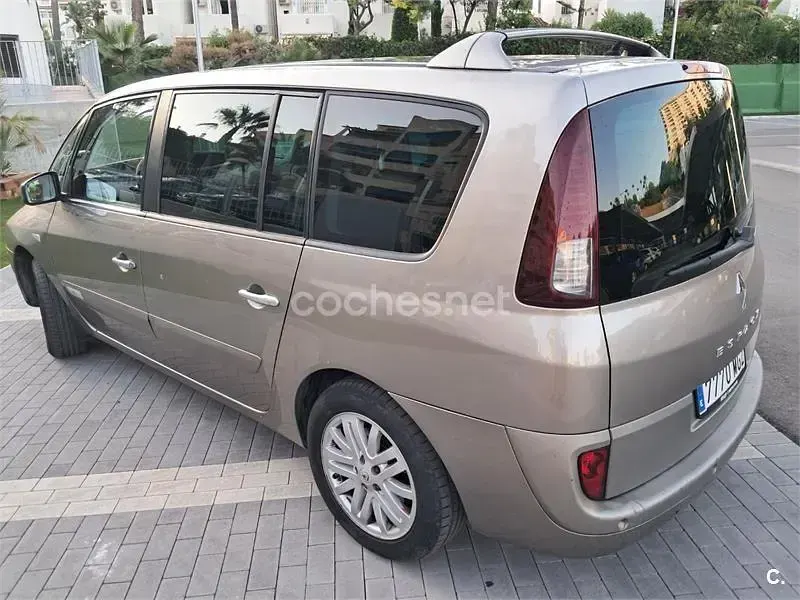 Usado Renault Espace Initiale 150 CV (110 kW) 2011 Gris / plata Monovolumen