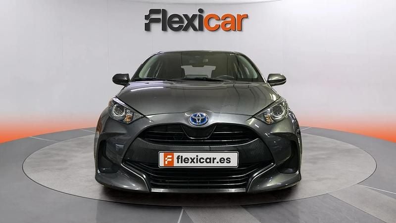 Usado Toyota Yaris Hybrid Active 116 CV (85 kW) 2023 Rojo Utilitario