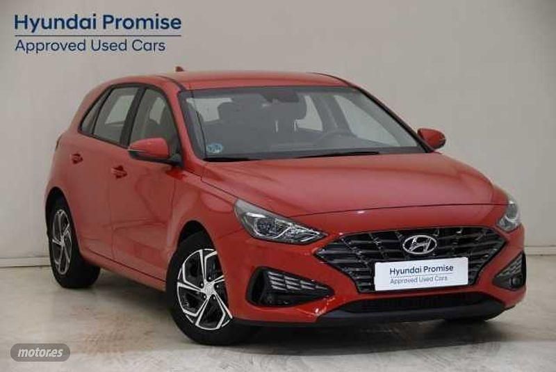 Usado Hyundai i30 110 CV (80 kW) 2023 Engine red Berlina