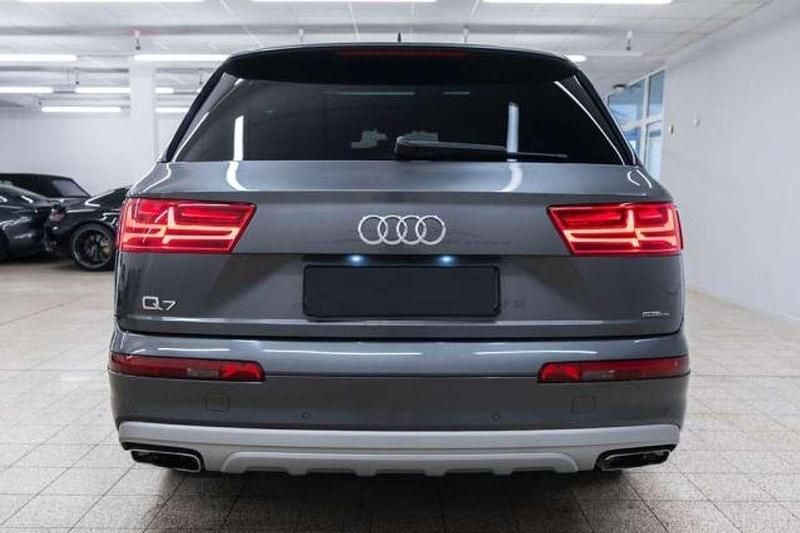 Usado Audi Q7 Design 333 CV (244 kW) 2018 Gris SUV