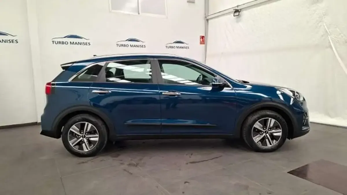 Käytetty Kia Niro 141 HP (103 kW) 2022 Sininen Katumaasturi