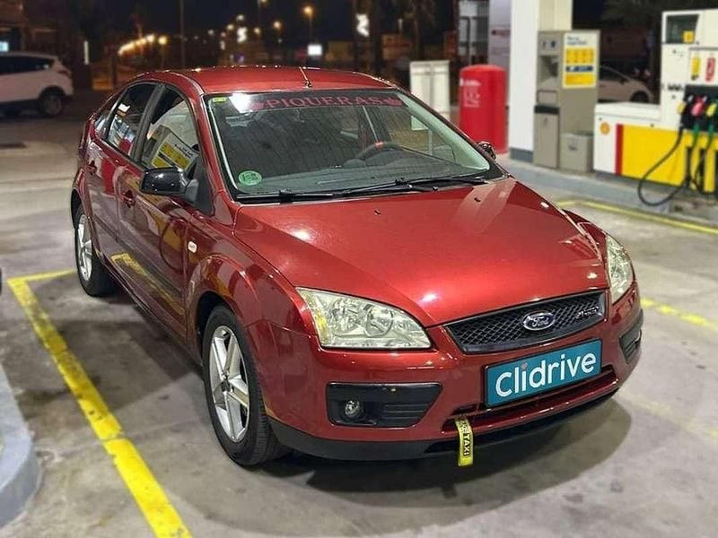 Usado Ford Focus Trend 105 CV (77 kW) 2006 Burdeos Utilitario
