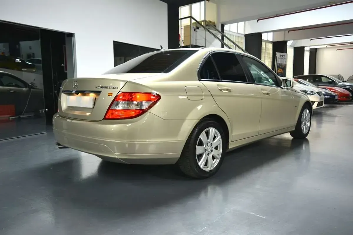 Usado Mercedes C180 Edition 156 CV (114 kW) 2010 Beige Berlina
