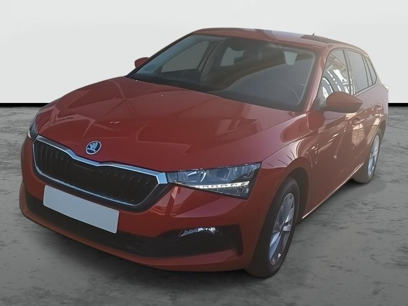 Rojo velvet metalizado Usado 2023 Skoda Scala Ambition Utilitario | 16.990 € (Buen precio) - Imagen 1/4
