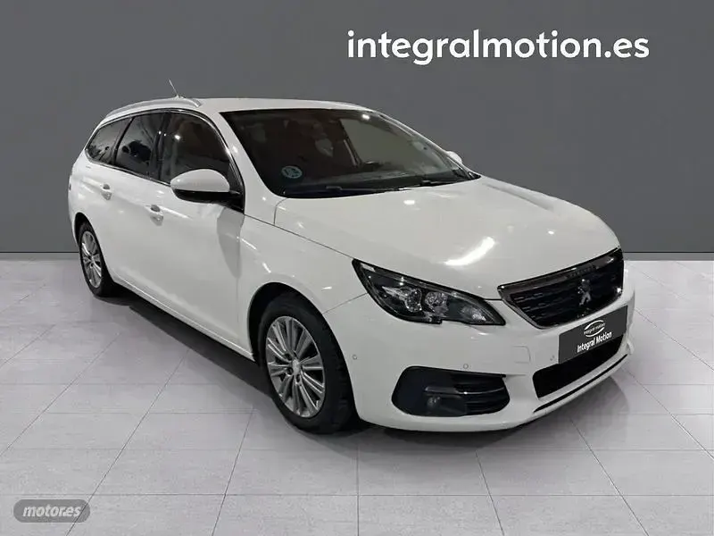 Usado Peugeot 308 SW Allure 130 CV (95 kW) 2021 Blanco Familiar