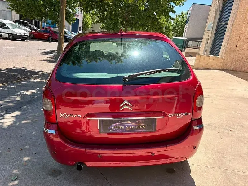 Usado Citroën Xsara Picasso Exclusive 92 CV (67 kW) 2011 Granate Monovolumen