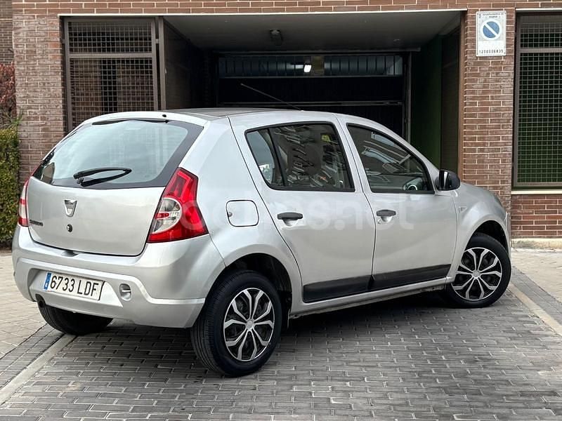 Usado Dacia Sandero Lauréate 75 CV (55 kW) 2011 Gris / plata Berlina
