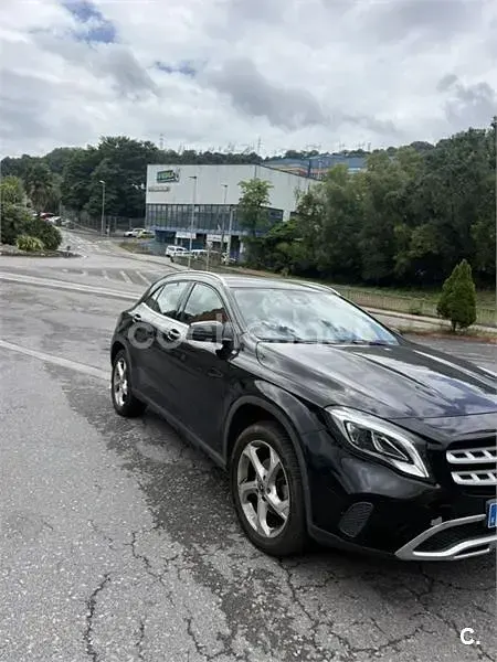 Usado Mercedes GLA200 136 CV (100 kW) 2018 Negro SUV