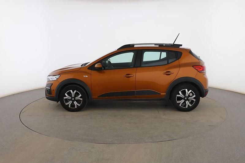 Usado Dacia Sandero Comfort 91 CV (66 kW) 2022 Naranja SUV