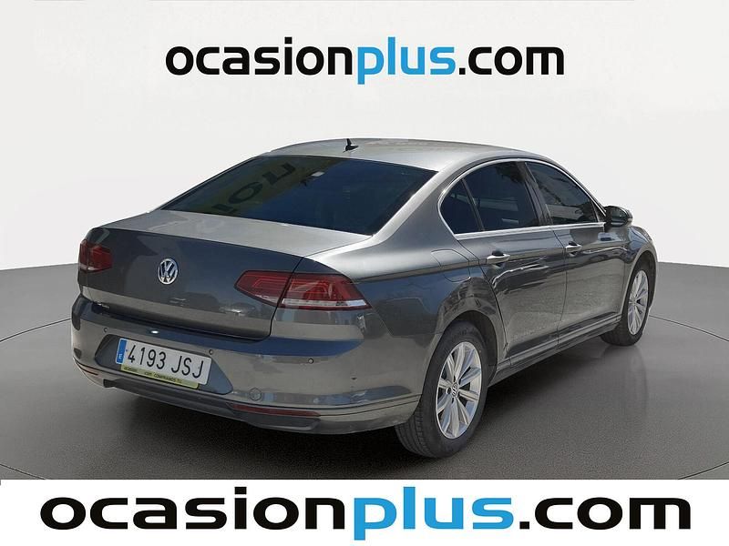 Usado VW Passat Advance 150 CV (110 kW) 2016 Gris Berlina