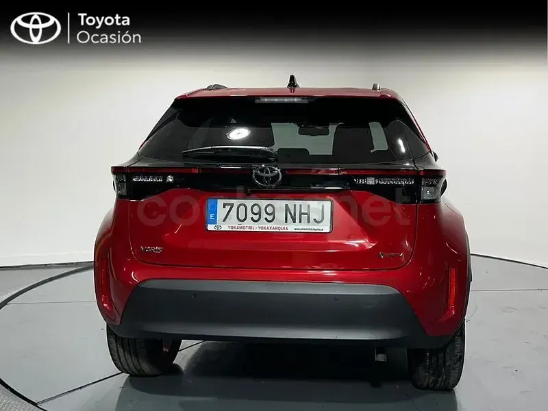 Usado Toyota Yaris Cross Active 130 CV (95 kW) 2025 Rojo SUV