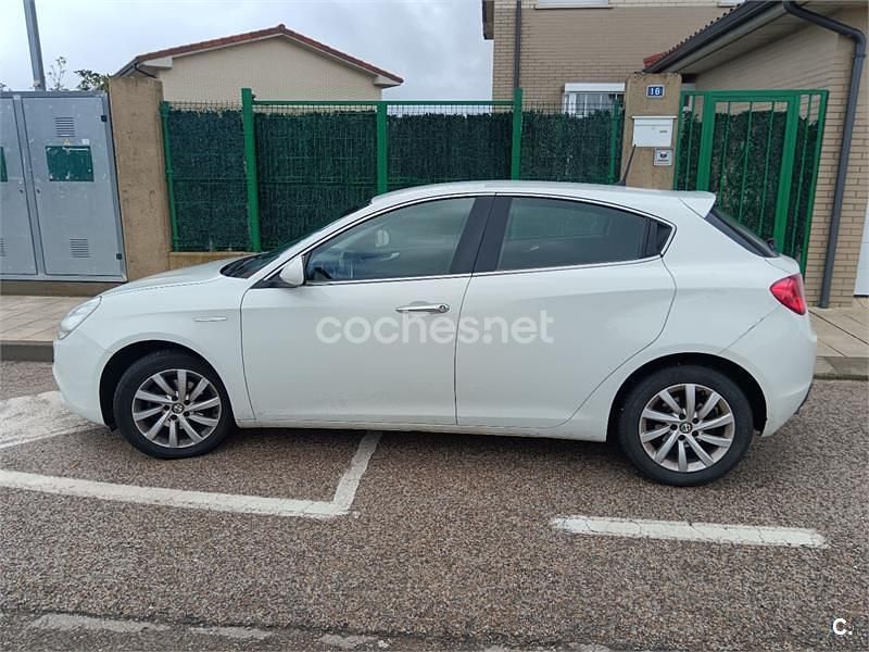 Usado Alfa Romeo Giulietta Distinctive 105 CV (77 kW) 2015 Blanco Utilitario