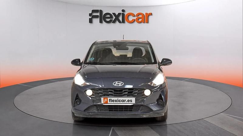 Usado Hyundai i10 67 CV (49 kW) 2022 Gris Utilitario