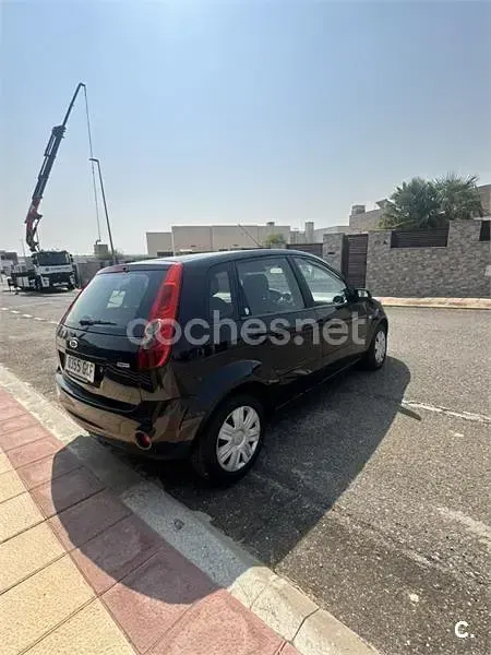 Usado Ford Fiesta Ghia 68 CV (50 kW) 2009 Negro Berlina