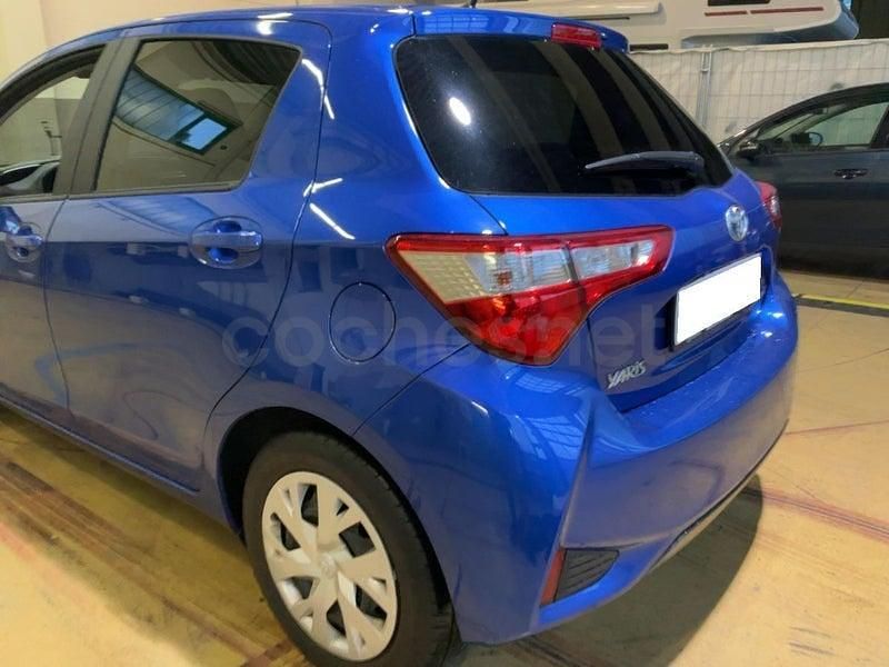 Usado Toyota Yaris Active 69 CV (50 kW) 2019 Azul Berlina
