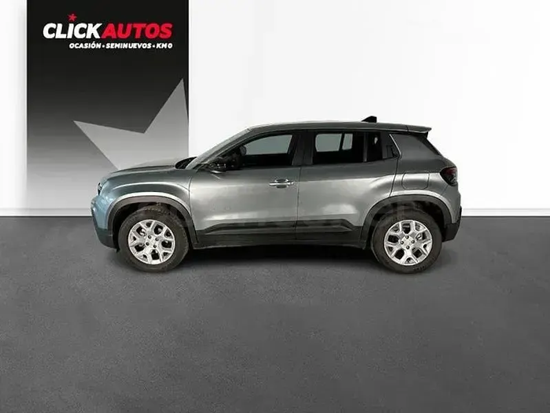 Usado Jeep Avenger Altitude 100 CV (73 kW) 2023 Gris / plata SUV