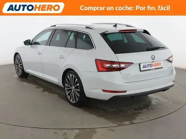 Usado Skoda Superb 190 CV (139 kW) 2016 Blanco Familiar