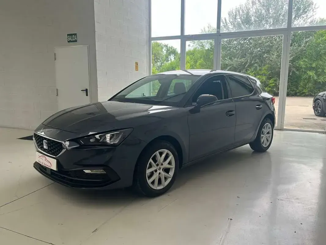 Usado Seat Leon Style 116 CV (85 kW) 2022 Gris Utilitario