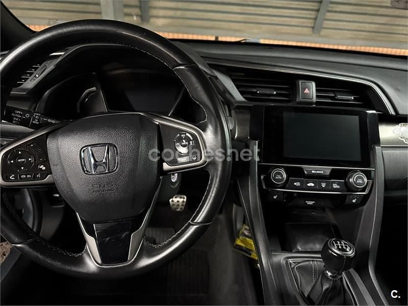 Usado Honda Civic Elegance 129 CV (94 kW) 2018 Gris / plata Berlina