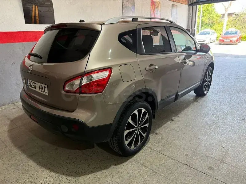 Usado Nissan Qashqai Acenta 110 CV (80 kW) 2012 Gris / plata SUV