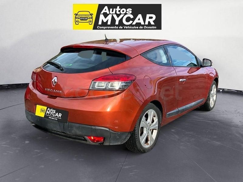 Usado Renault Mégane Dynamique 105 CV (77 kW) 2009 Naranja Berlina