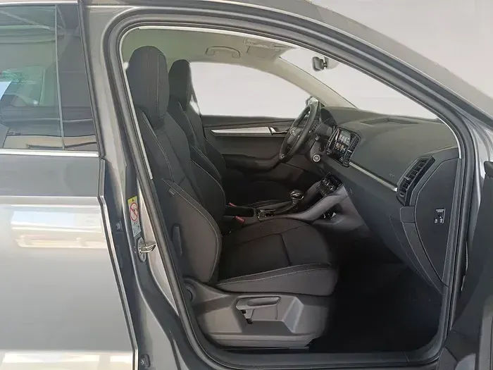 Usado Skoda Karoq Selection 150 CV (110 kW) 2025 Gris SUV