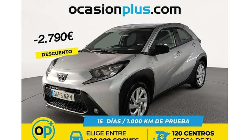 Gris Usado 2024 Toyota Aygo Play Utilitario | 12.910 € (Precio justo) - Imagen 1/4