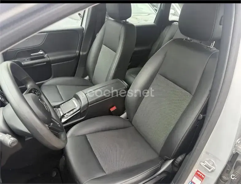 Usado Mercedes B200 150 CV (110 kW) 2021 Gris / plata Utilitario