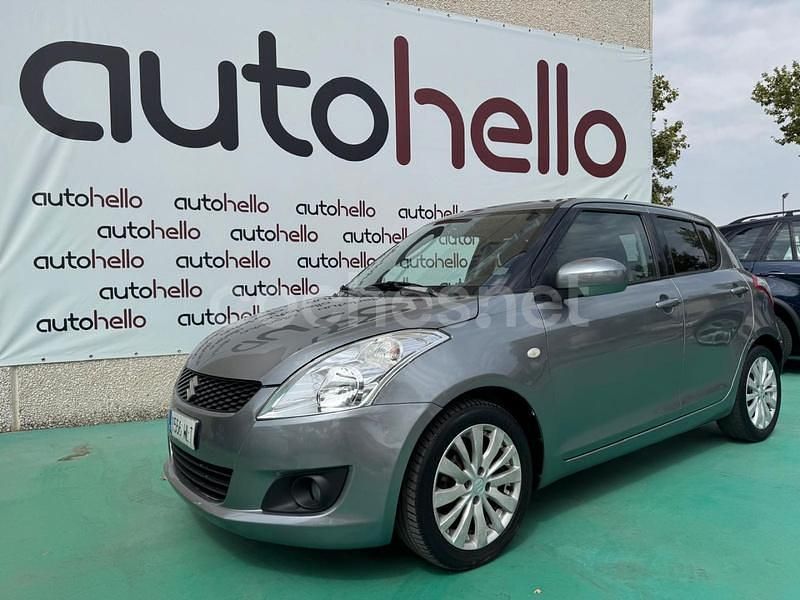 Gris / plata Usado 2012 Suzuki Swift GL Berlina | 5490 € (Precio justo) - Imagen 1/4