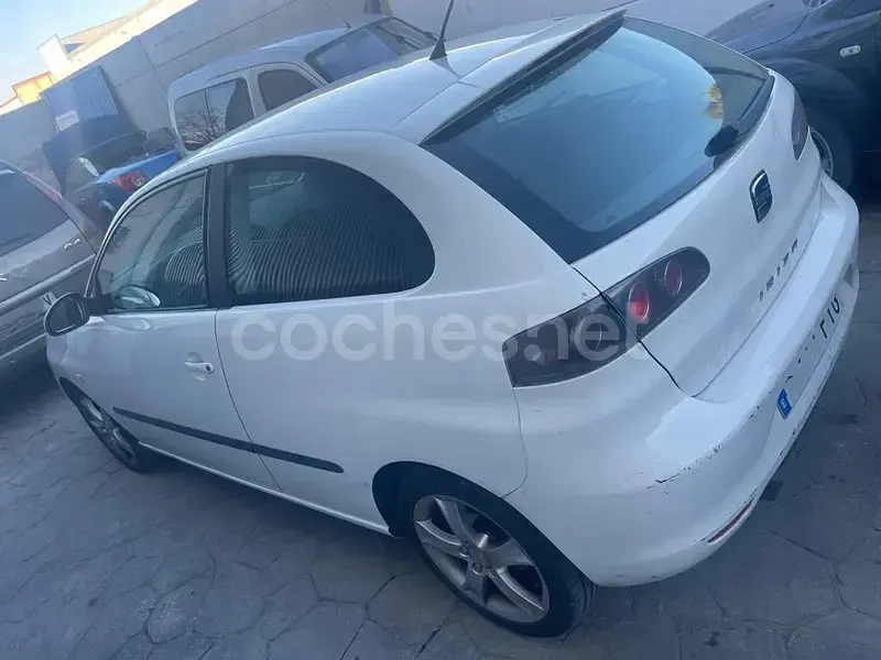 Usado Seat Ibiza 105 CV (77 kW) 2007 Blanco Utilitario